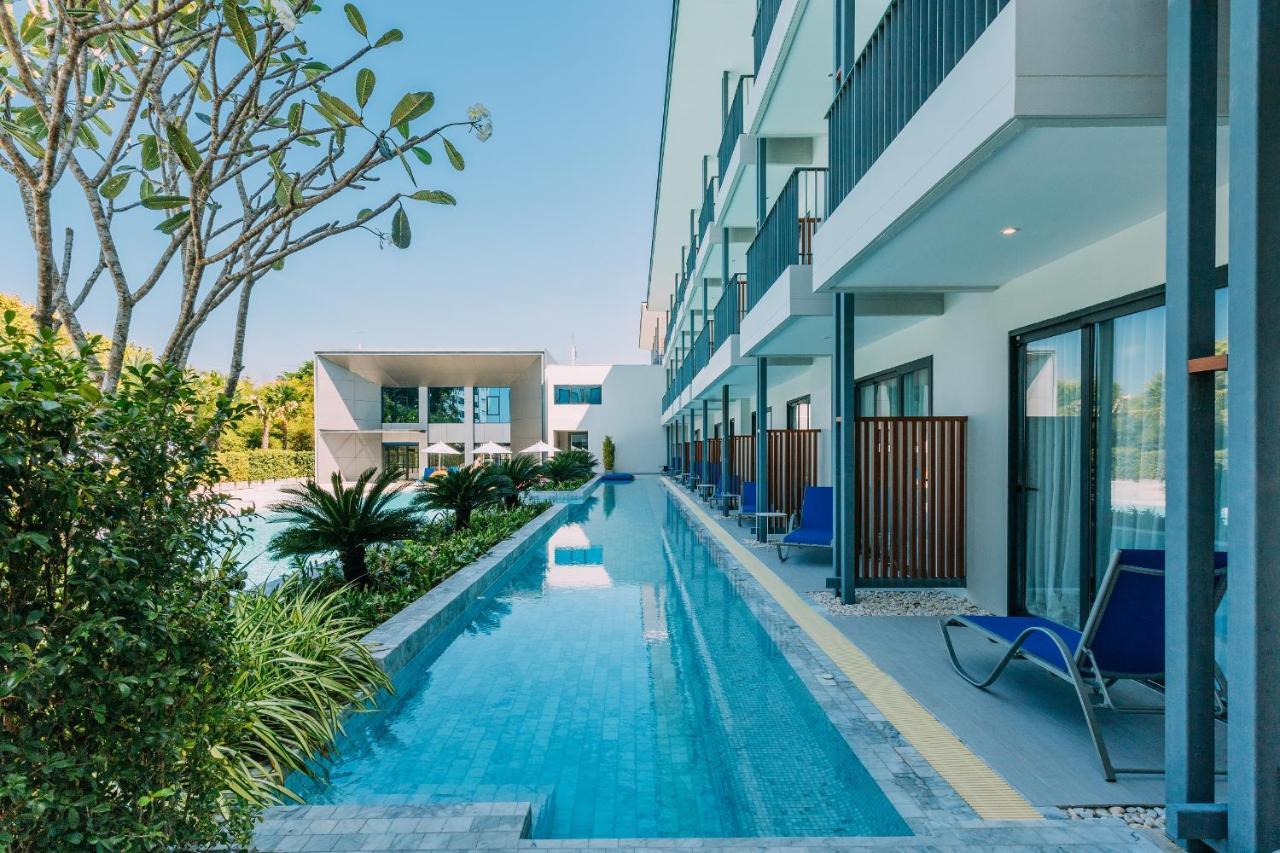 Seabed Grand Hotel Phuket - Sha Extra Plus Dış mekan fotoğraf The swimming pool at the hotel