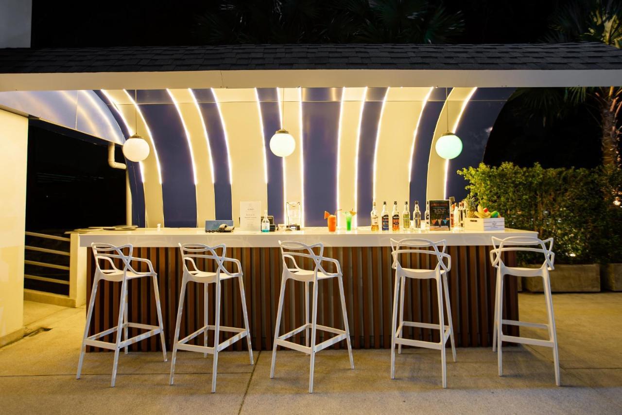 Seabed Grand Hotel Phuket - Sha Extra Plus Dış mekan fotoğraf The bar at the pool