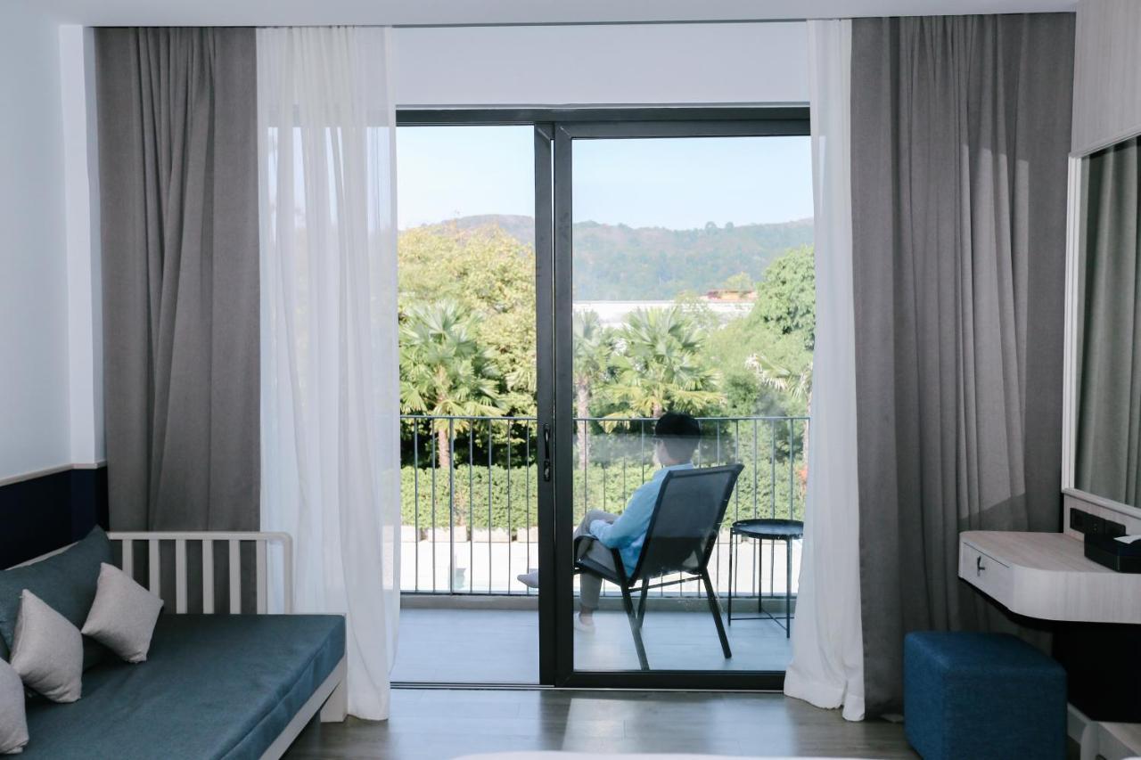 Seabed Grand Hotel Phuket - Sha Extra Plus Dış mekan fotoğraf A room at the hotel