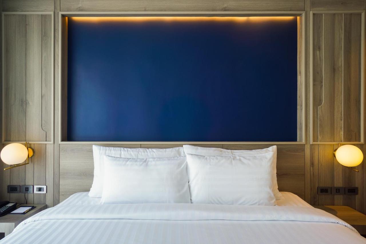 Seabed Grand Hotel Phuket - Sha Extra Plus Dış mekan fotoğraf A bed with two pillows