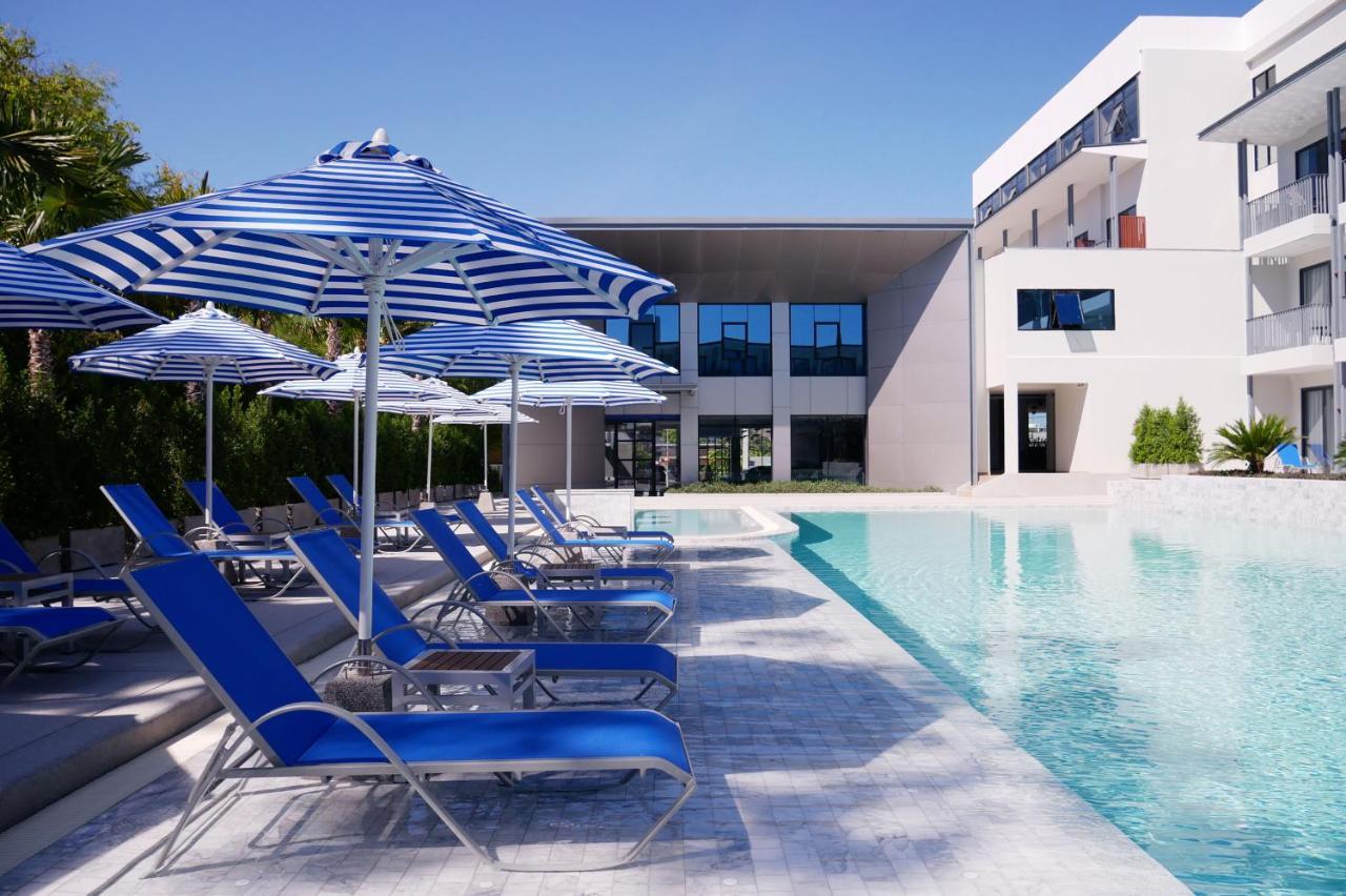 Seabed Grand Hotel Phuket - Sha Extra Plus Dış mekan fotoğraf The pool at the Hotel Indigo