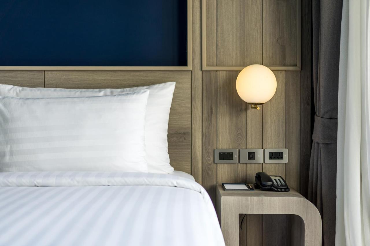 Seabed Grand Hotel Phuket - Sha Extra Plus Dış mekan fotoğraf A wall-mounted light